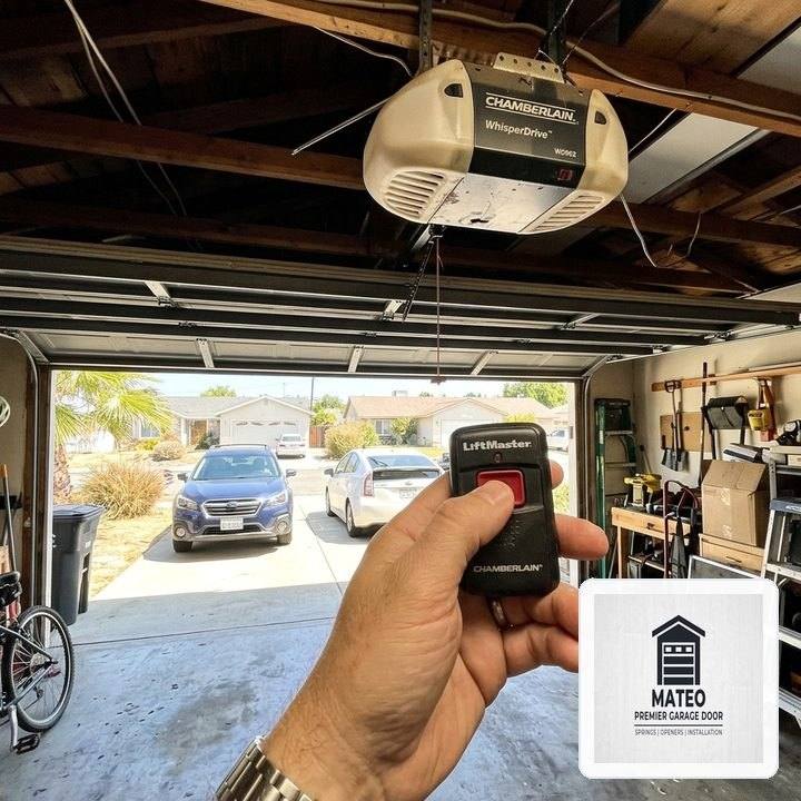 Mateo Premier Garage Door in Friendswood, TX: Heavy-Duty Steel Section Strut & 11-Gauge Hinge Reinforcement - Friendswood, TX